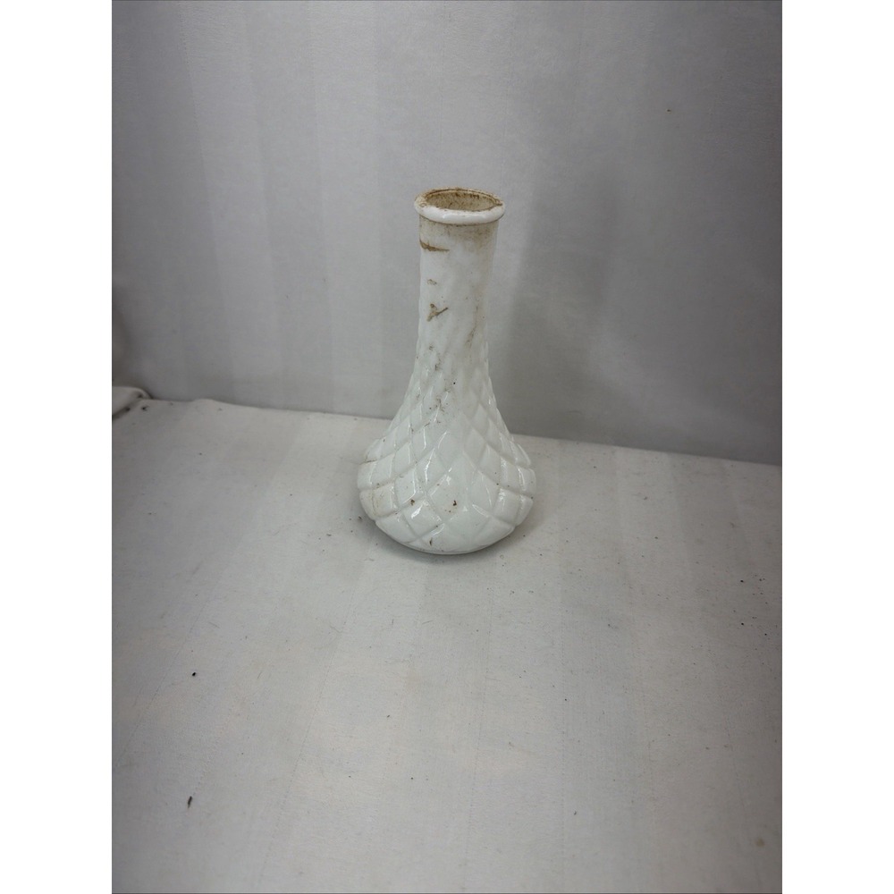 MILKGLASS  Budvase fatbottom Diamond Quilt Pattern  White Vase Mid Century